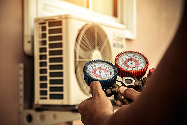 Professional Hvac Installation technician working in Uniopolis, OH